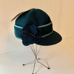 New Stormy Kromer Women's Petal Pusher Cap Size 7 1/8 Wool Hat Blue Green Floral